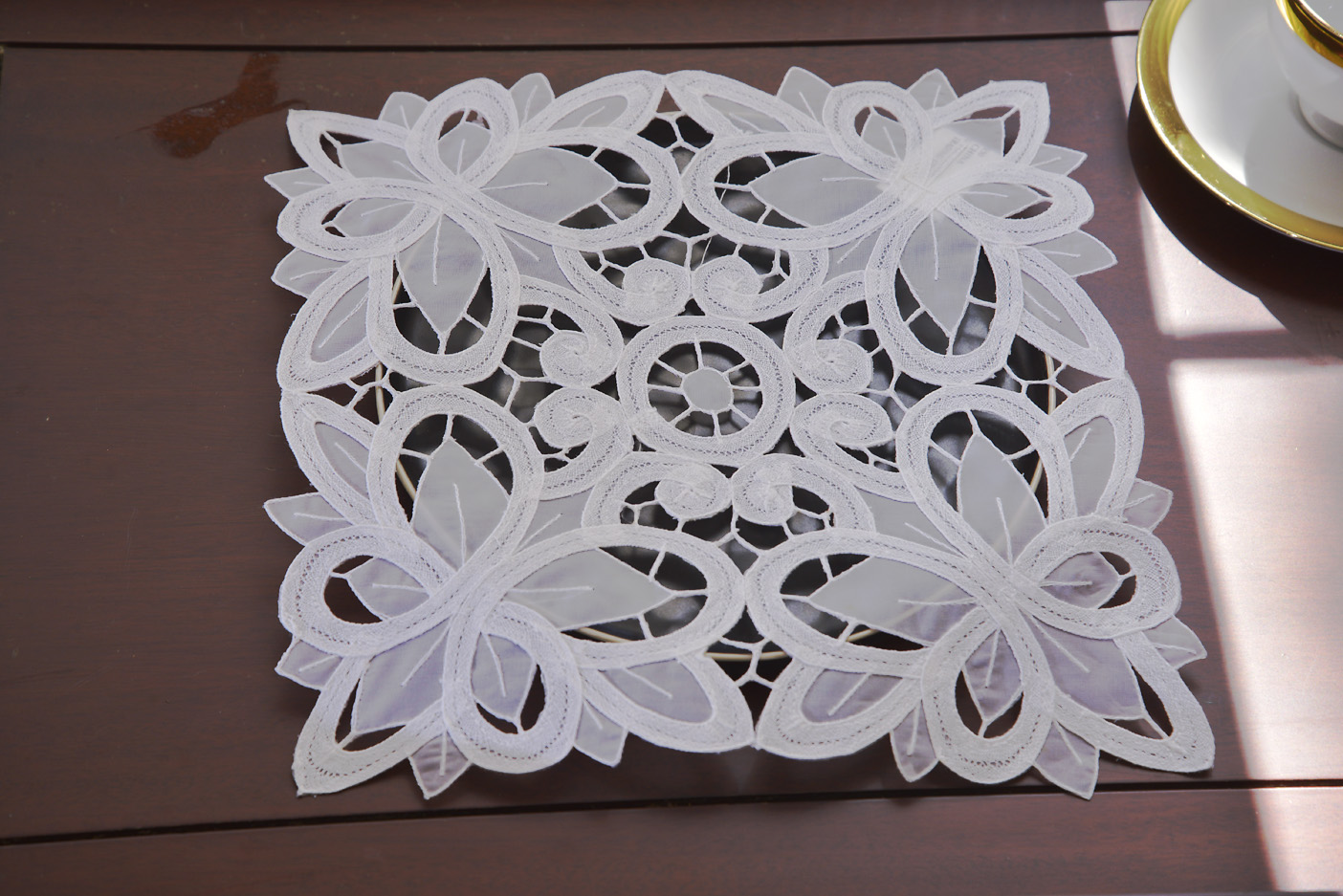 10" square crystal lace, white color